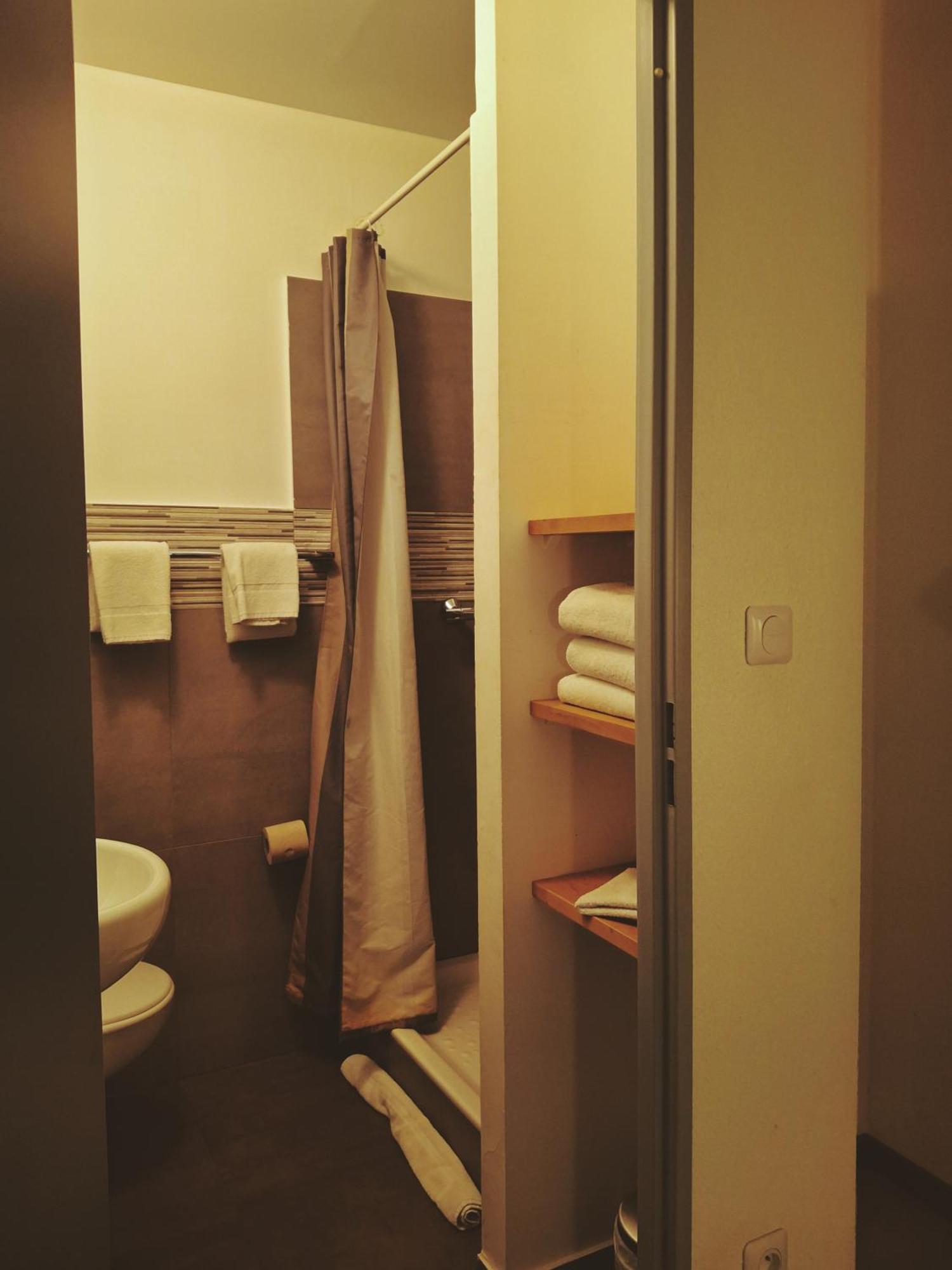Appart'Hotel Residella House Room & Kitchen Avignon Le Pontet Le Pontet  Exterior foto