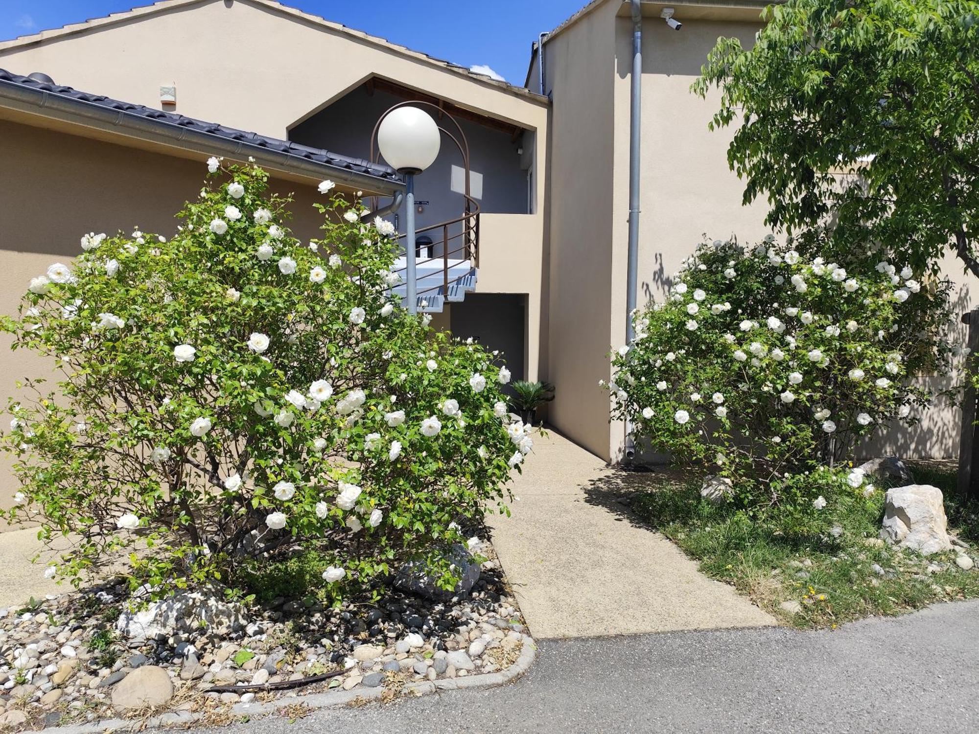 Appart'Hotel Residella House Room & Kitchen Avignon Le Pontet Le Pontet  Exterior foto